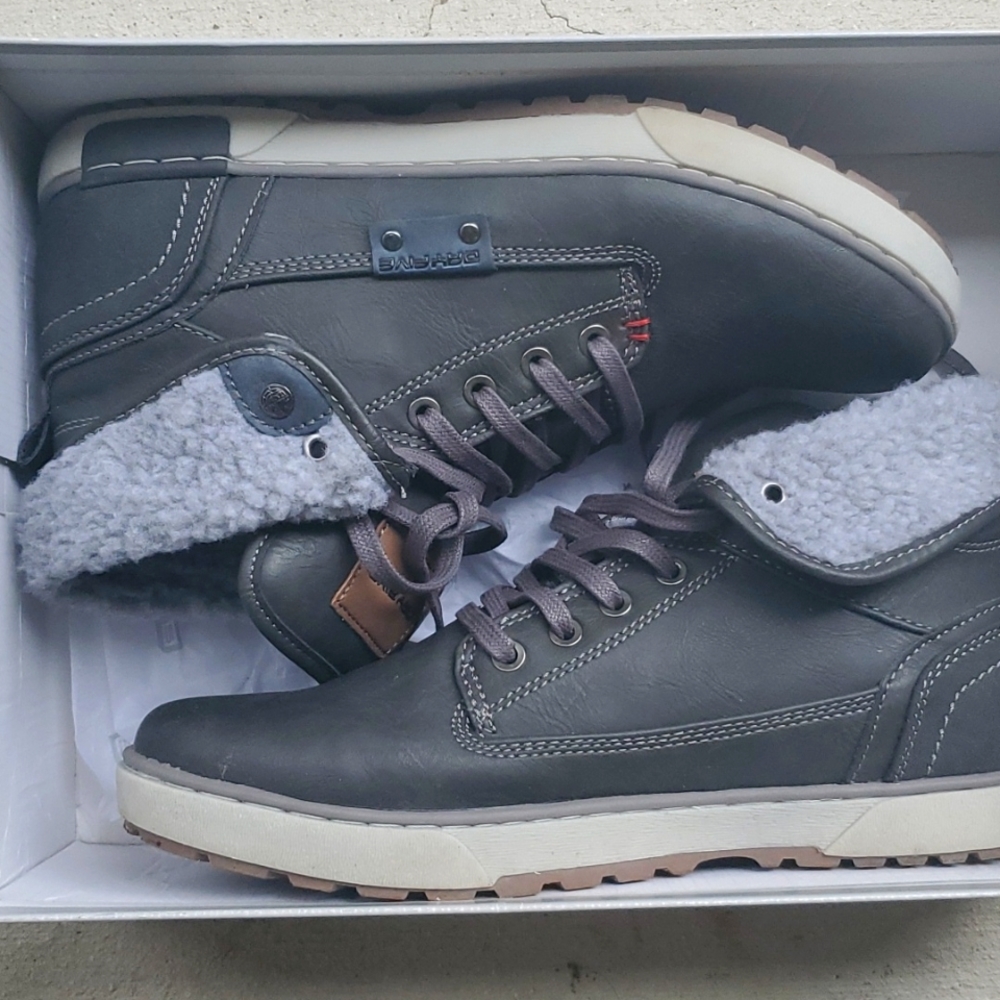 Day 5 boots gray 9.5